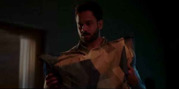 பிரமிக்கும் நடுவன் டிரைலர்