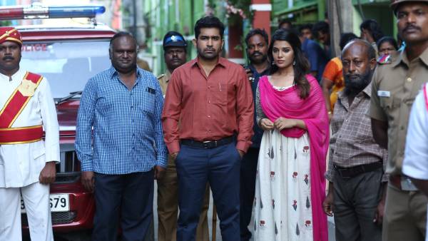 முக்கியத்துவம் கொடுத்து 