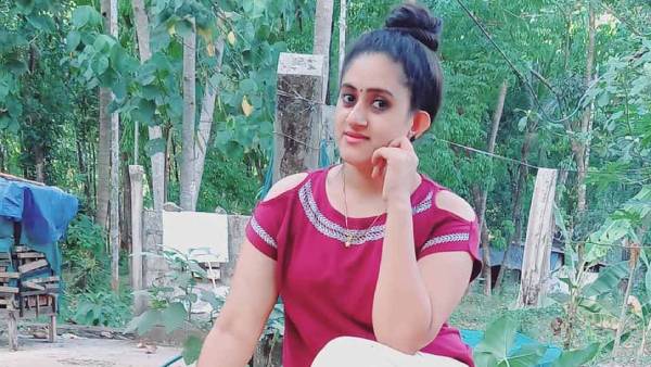 எதிர்ப்புகள் - போட்டோக்கள் நீக்கம்