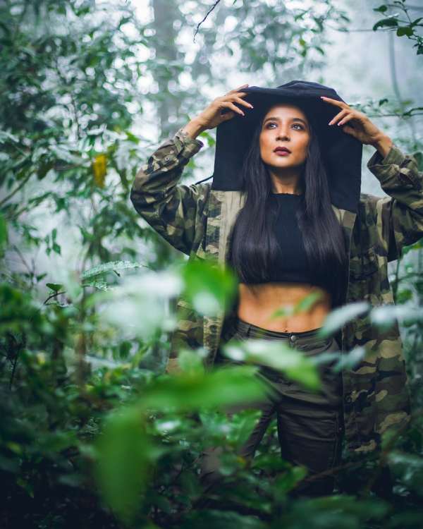 கிளாமர் சாக்ஷி 