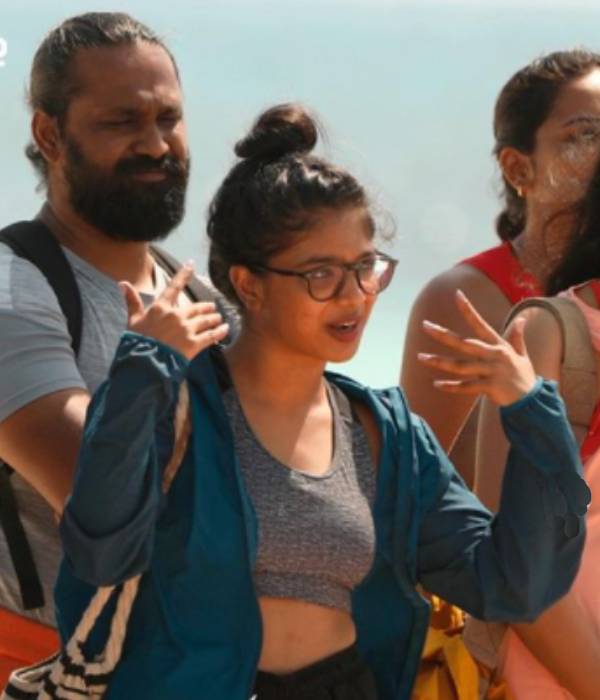 சிருஷ்டி டாங்கேவுடன் சண்டை சிருஷ்டி டாங்கேவுடன் சண்டை