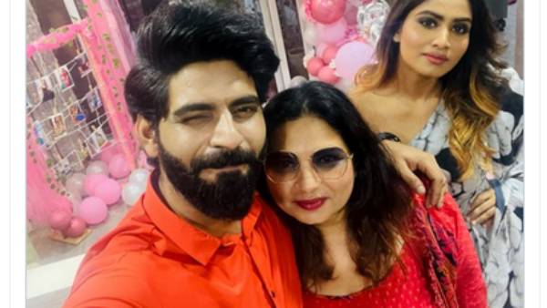 ஒன்றாக எடுத்துக்கொண்ட போட்டோக்கள்