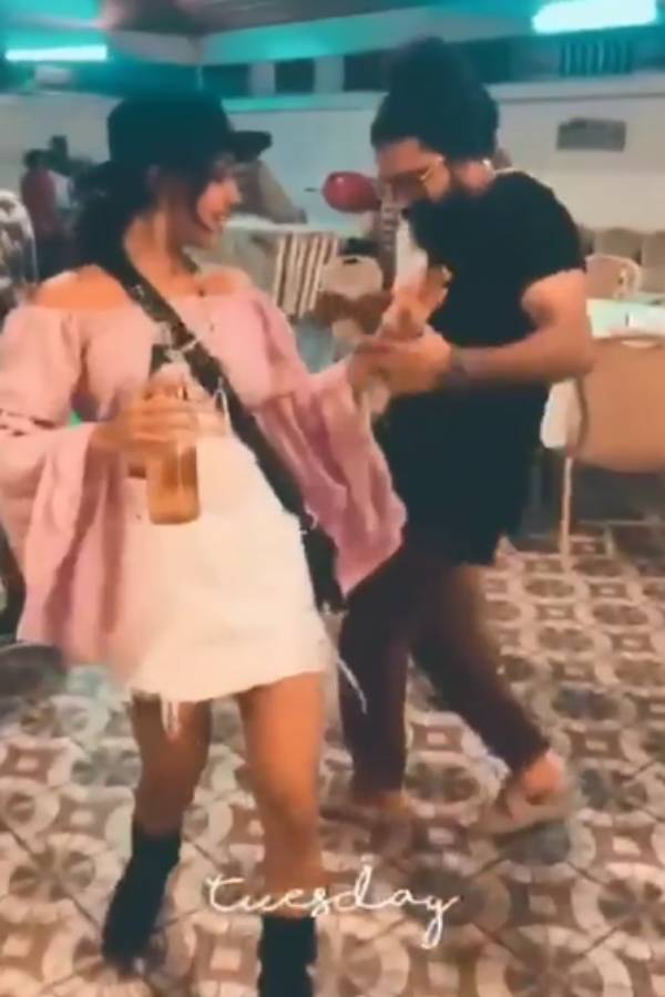  சரக்கு பாட்டிலுடன் ஆட்டம் 