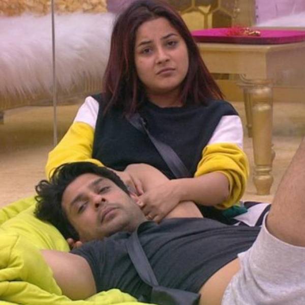 காதலியை தட்டி கொடுக்கக்கூறிய சித்தார்த்