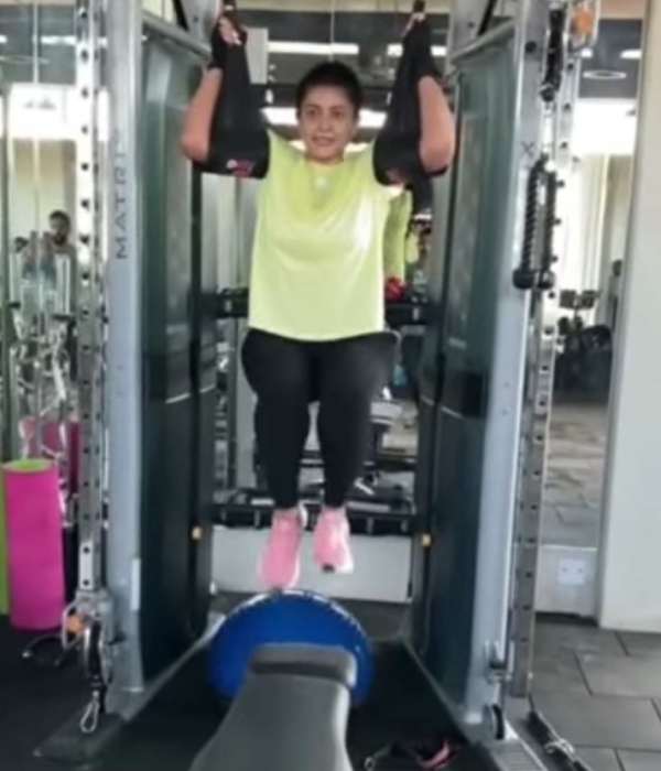 ஜிம்மில் வெறித்தனமாக உடற்பயிற்சி 