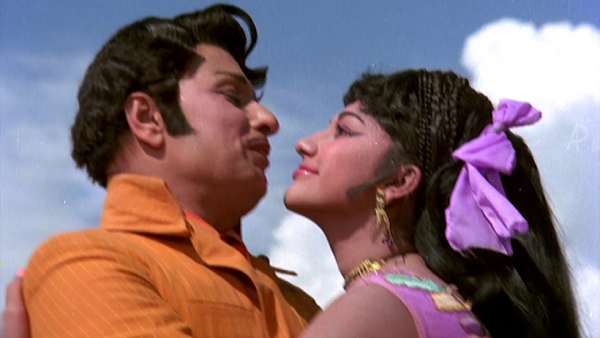 உலகம் சுற்றும் வாலிபன் எம் ஜி ஆர்