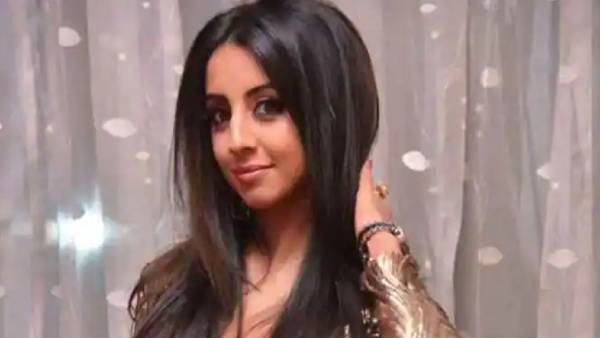 டாக்ஸியில் ஏறினார்