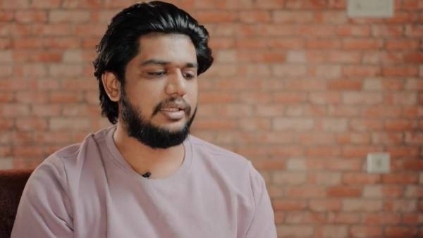 அண்ணாசி பழத்தை வெட்டி அண்ணாசி பழத்தை வெட்டி