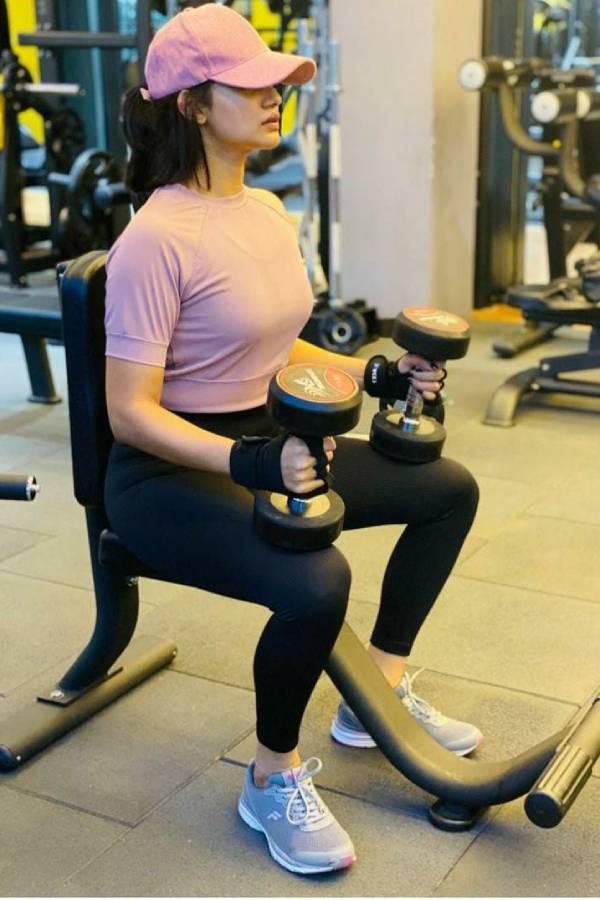 ஜிம்மில் தீயாய் உடற்பயிற்சி