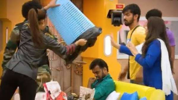 தலையில் குப்பைக் கொட்டி