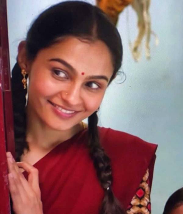  லீட் ரோலில்