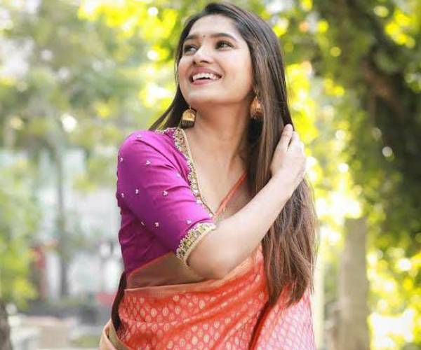 சீரியல் நடிகை வாணி போஜன்