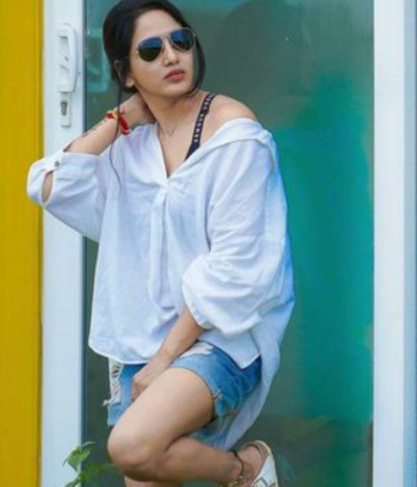 பாவனி ரெட்டி ஆர்மி