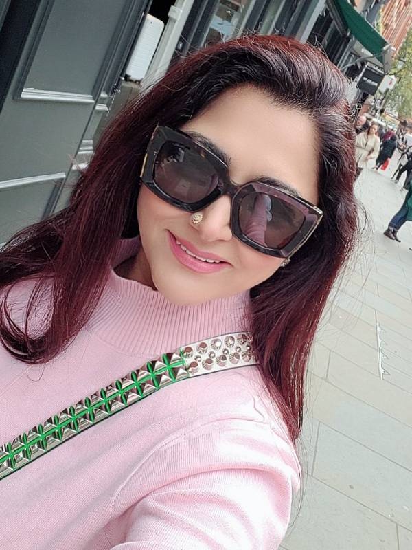 செல்ஃபி வெளியிட்ட குஷ்பூ