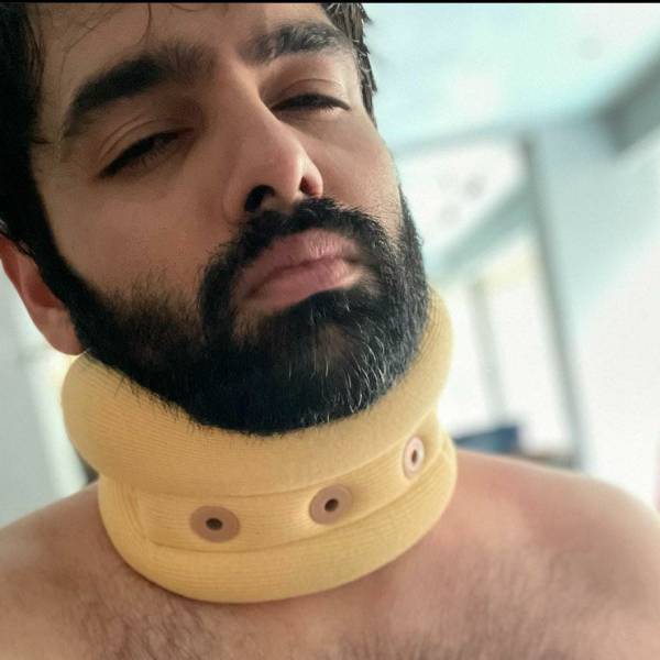 கழுத்தில் கட்டுடன் நடிகர் ராம்