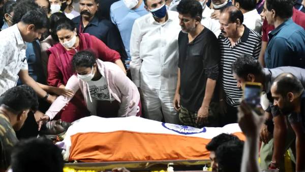 கதறி அழுத மகள்