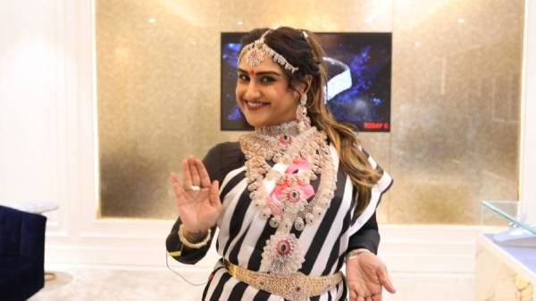 மணப்பெண் கோலத்தில்