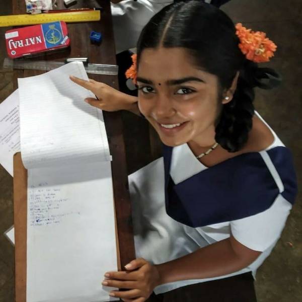 திரிஷாவின் சிறுவயது கதாபாத்திரத்தில் திரிஷாவின் சிறுவயது கதாபாத்திரத்தில்