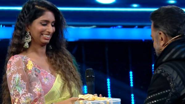 கழுத்தில் கட்டும் டை 