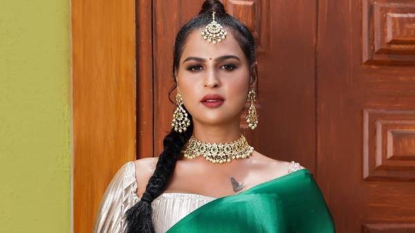 சோஷியல் மீடியாவில் ஆக்டிவ் சோஷியல் மீடியாவில் ஆக்டிவ்