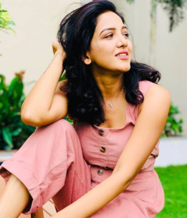 போட்டியாளர்கள் குறித்த தகவல் 