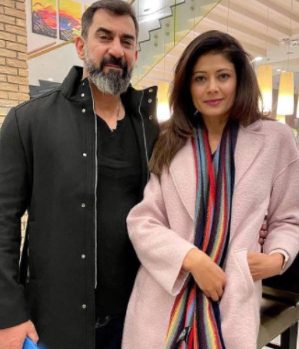 கணவருடன் ஹங்கேரியில் 