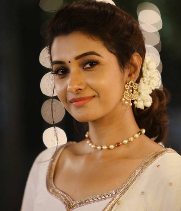  உன்ன அழகுல மிஞ்ச யாரு