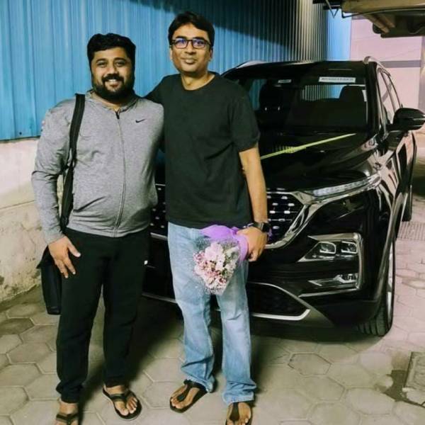 ஞானவேல்ராஜா காரை பரிசளித்துள்ளார் ஞானவேல்ராஜா காரை பரிசளித்துள்ளார்