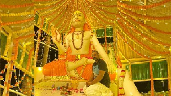 15 அடி உயர சிலை