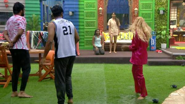 பிக் பாஸ் வீட்டில் மழை