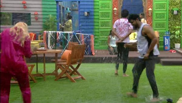 மழையில் சண்டை 