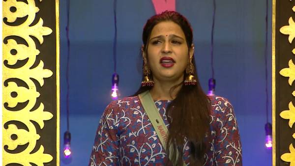  வெளியேறினார் நமீதா 