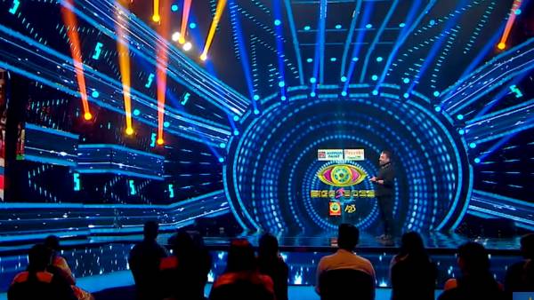 15 போட்டியாளர்கள் 15 போட்டியாளர்கள்