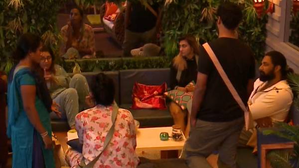 கண்ணீர் விட்ட தாமரை 