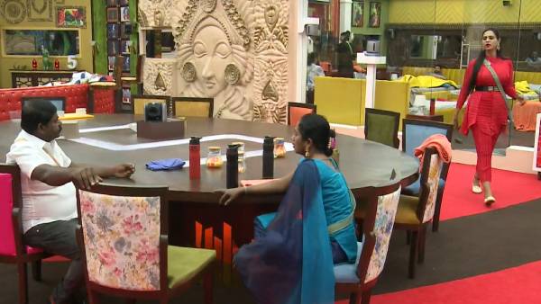 சிரிச்சு சிரிச்சு ஊரை ஏமாத்துறீங்க 