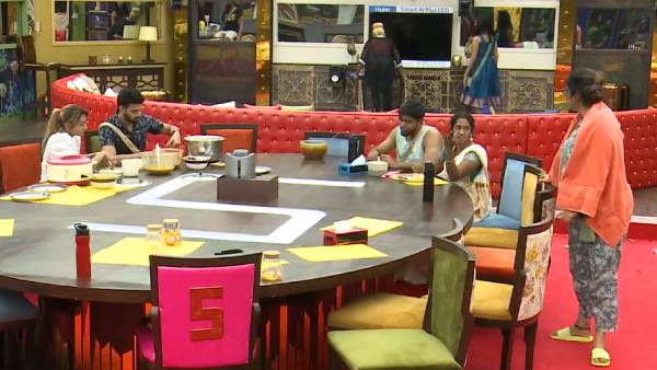 விவாதிக்கக் கூடாது 