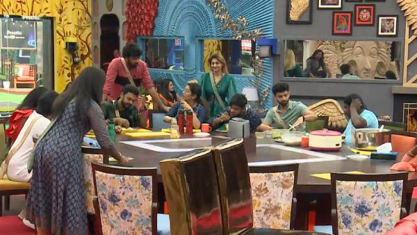 தப்பு பண்றேன்னு நினைக்கிறான் 