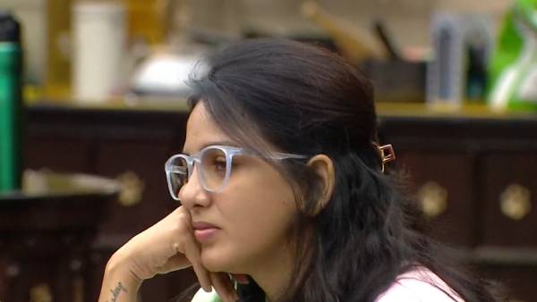 பாவனியை நாமிடேட் செய்தனர்