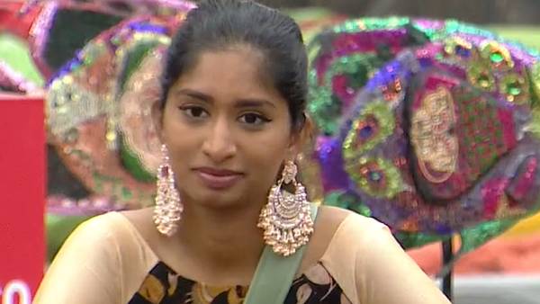 மதுமிதா கேப்டன்