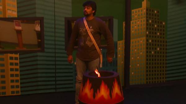 எரியும் நெருப்பில்.. எரியும் நெருப்பில்..