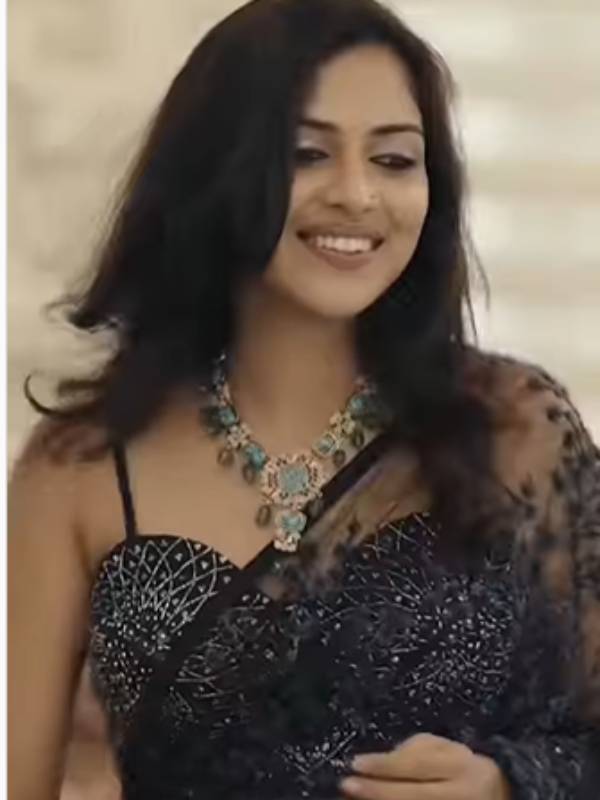 ட்ரான்ஸ்ப்ரன்ட் சேலை..