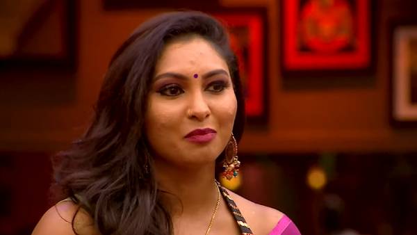 வெளியேறினார்