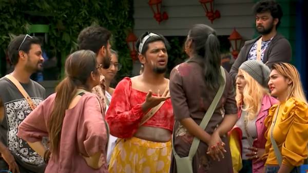 கேள்வி கேட்கும் ரசிகர்கள்