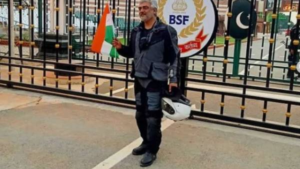 வாகா எல்லையில்