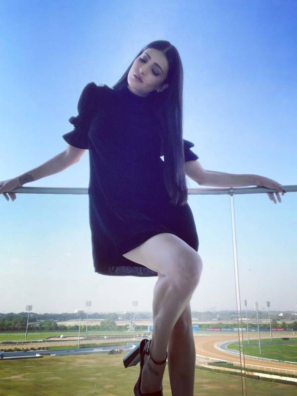 போட்டி போட்டு நடிக்க வைக்கின்றனர்