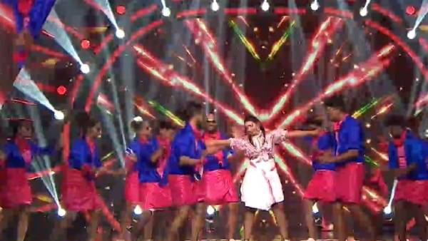 வேட்டியை மடிச்சுக் கட்டி