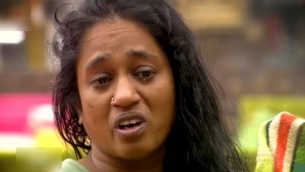 கண்ணீர் விட்ட தாமரை 