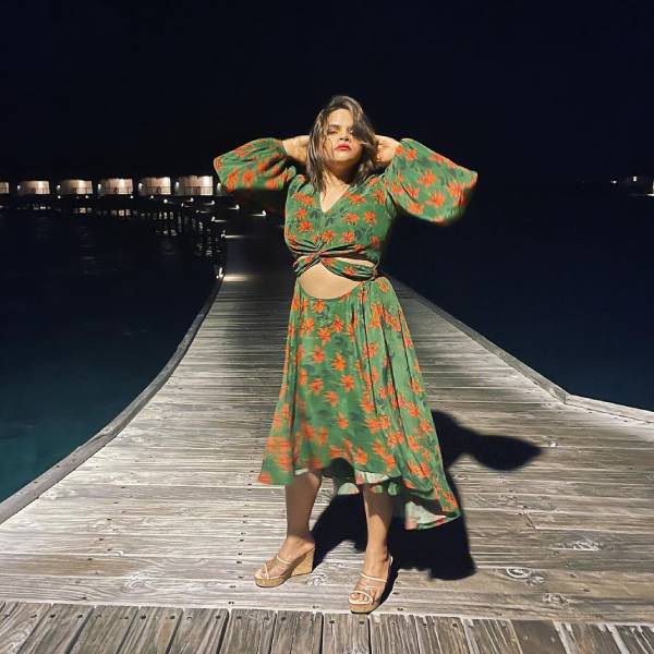 பல படங்கள் 