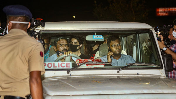 ஷாருக் அனுமதி கொடுத்தாரா 