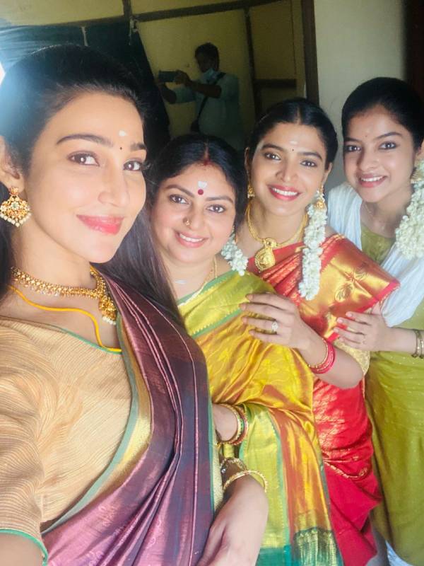 சீனியர் நடிகர்களுடன்